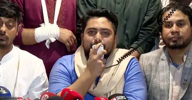 সংবাদ সম্মেলনে কথা বলছেন নাহিদ